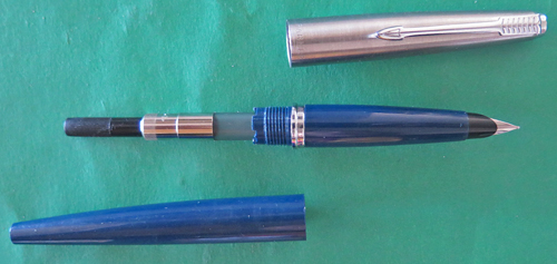 6429: PARKER 45 IN DARK BLUE. BRUSHED STAINLESS CAP WITH CHROME TRIM. FINE STEEL NIB