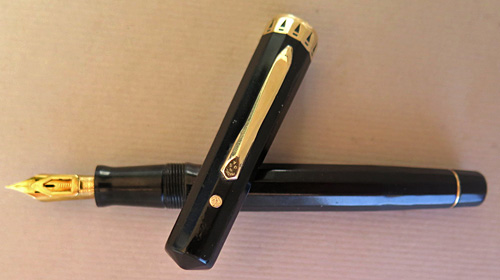 EVERSHARP GOLD SEAL DORIC IN BLACK WITH A No. 7 ADJUSTABLE FINE NIB