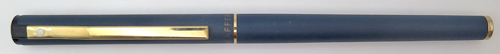 ITEM #6586: SHEAFFER TRZ MODEL 62 FOUNTAIN PEN IN NAVY. NOS. GOLD PLATED TRIM. BROAD GOLD PLATED NIB. Slimline converter.