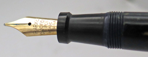 ITEM #6760: PARKER DUOFOLD JR LUCY CURVE FOUNTAIN PEN IN LAPIS WITH WHITE FLECKS. FLAT TOP. FLEXIBLE BROAD NIB IS INSCRIBED "PARKER DUOFOLD PEN MADE IN USA." GOLD FILLED TRIM. NO BRASSING. BUTTON FILLER.