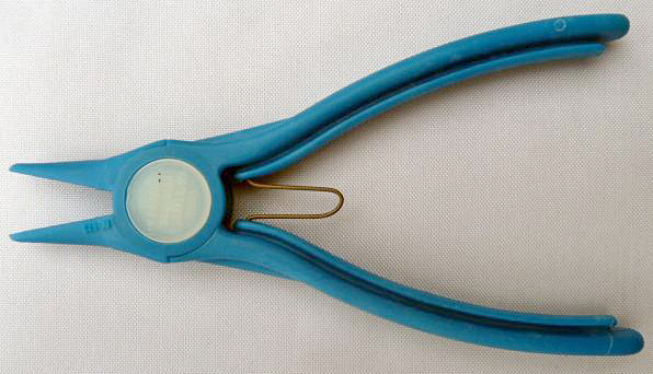 stubby needle nosed pliers